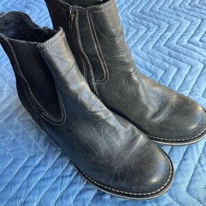 Women's Black Leather Chelsea Boots